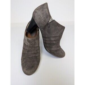 Clarks Society Artisan Gown II Brown Suede Pleated Ankle Boots Size 10M Side Zip